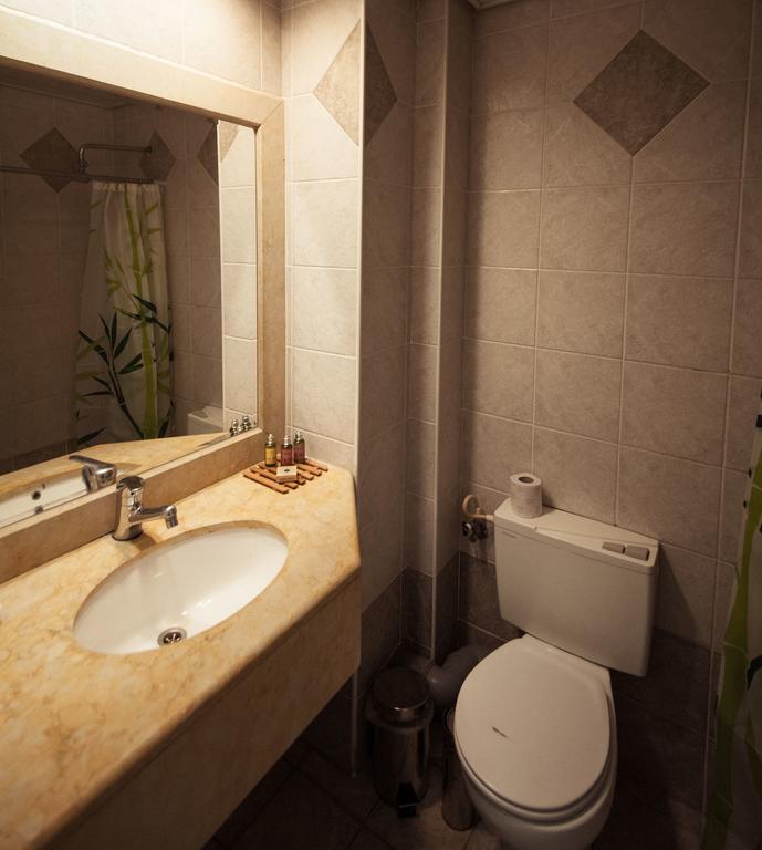 Faulty Towers Hotel エイラート エクステリア 写真